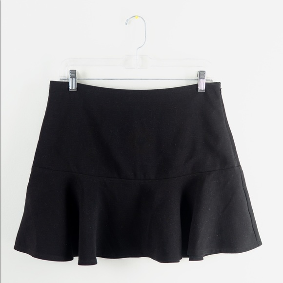 Forever 21 Black fluted Woven Skirt Size L - Picture 3 of 4